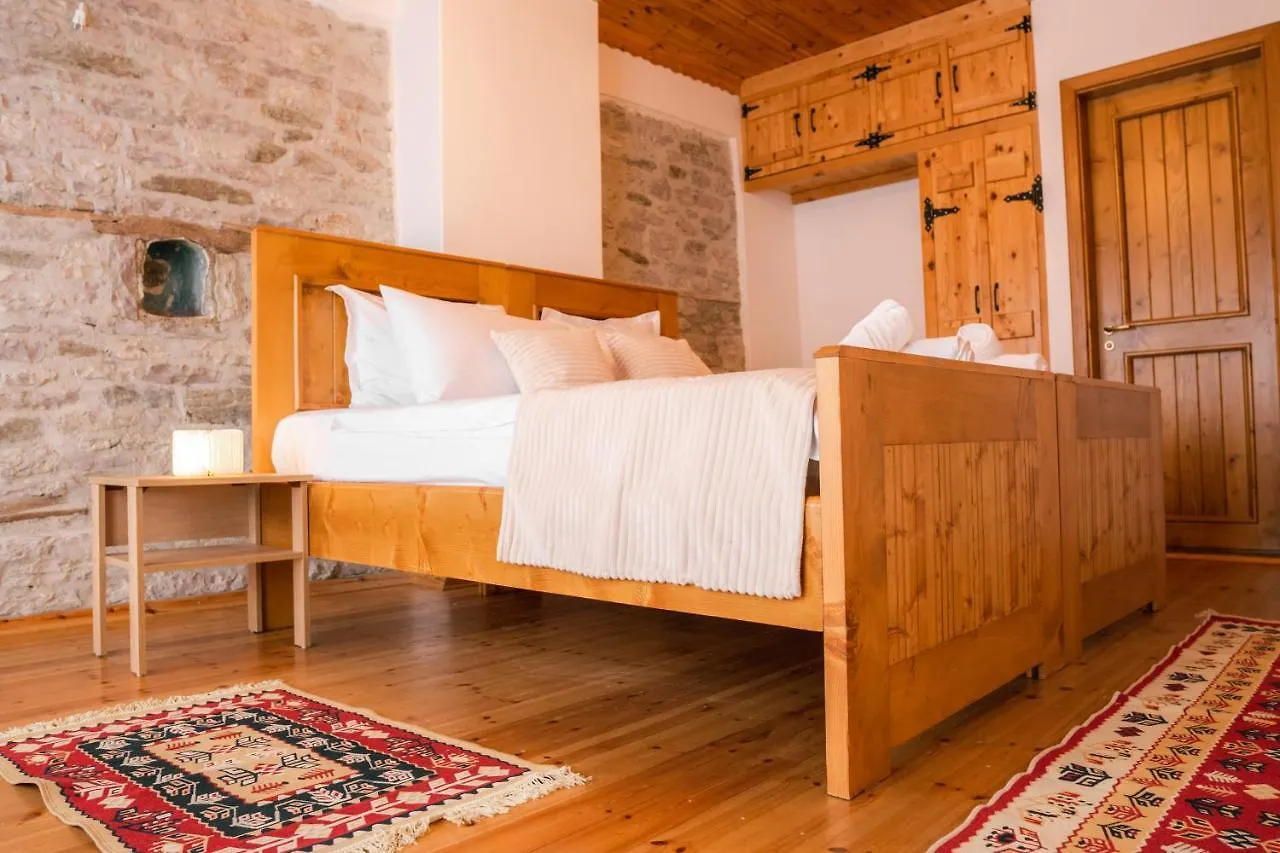 Porta7 Hotel Gjirokastër 3*,